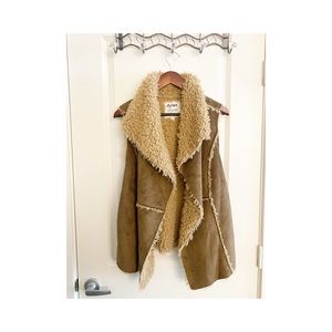 Dylan Faux Suede Vest w/ Faux fur Pockets Warm Soft Size Small Los Angeles Brown